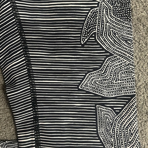 Lululemon Wunder Under Pant (Hi-Rise)
Dottie Tribe White Black - Picture 6 of 6